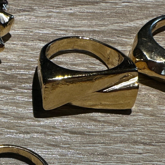 Reverse Triangles Ring